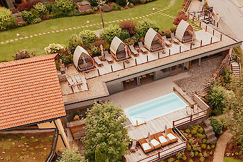 Solepool im Garten des Wellnesshotel Riedlberg im Bayerischen Wald